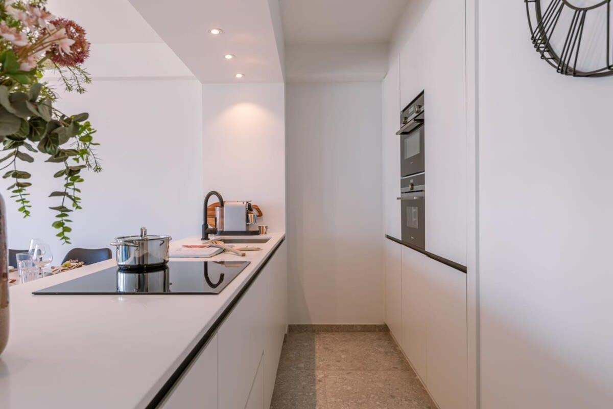 Huswell - Lovely Apartment With Lateral Sea View And Parking Остенде Екстер'єр фото